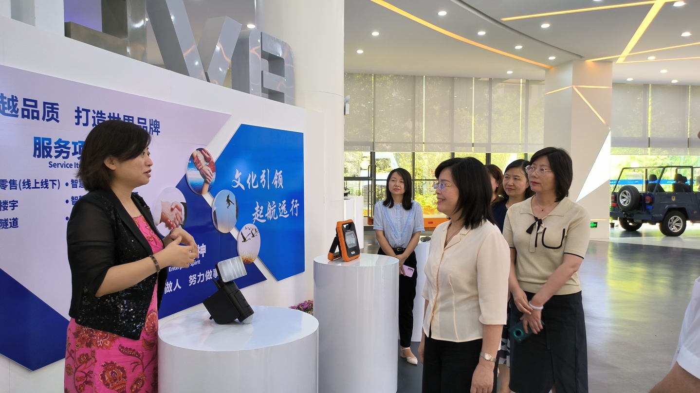 7月13日，省婦聯(lián)黨組書記、主席楊曉曼一行到全國巾幗建功先進集體--成威科技調(diào)研3.jpg